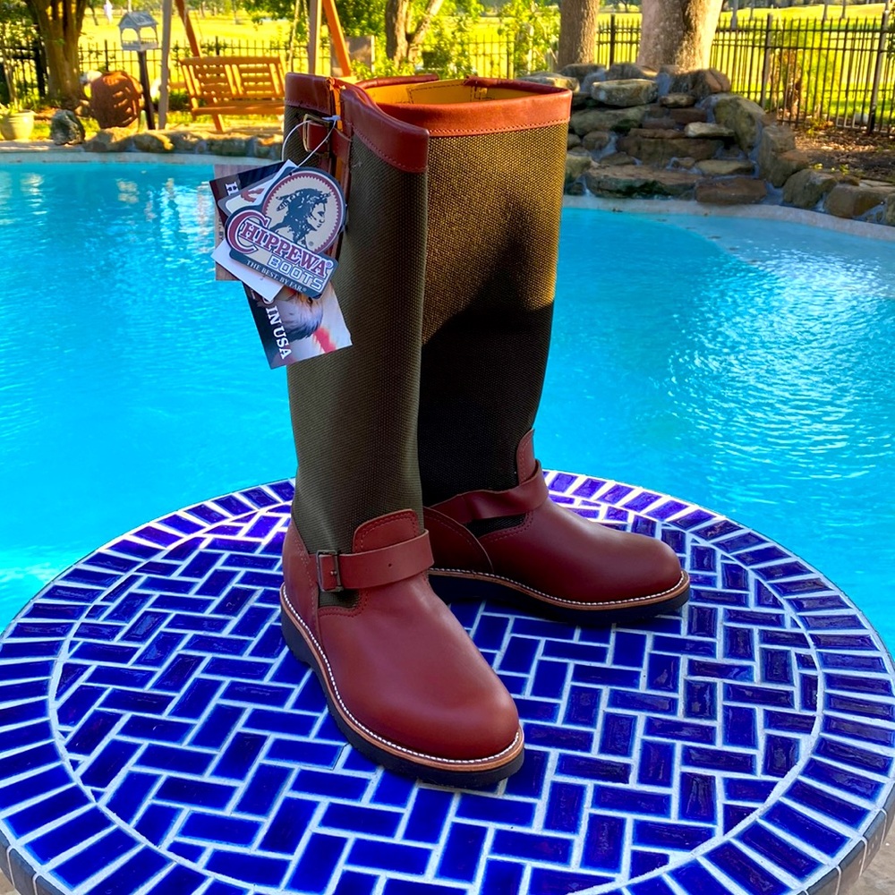 Chippewa Women’s 15 inch Snake Boot.  Size 8.5 Medium. Brand New!!